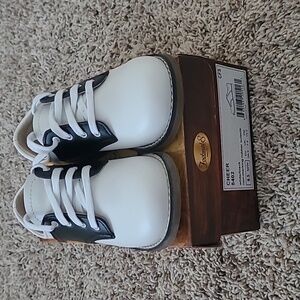 Footmates, Size 8.5, Black and White Oxford